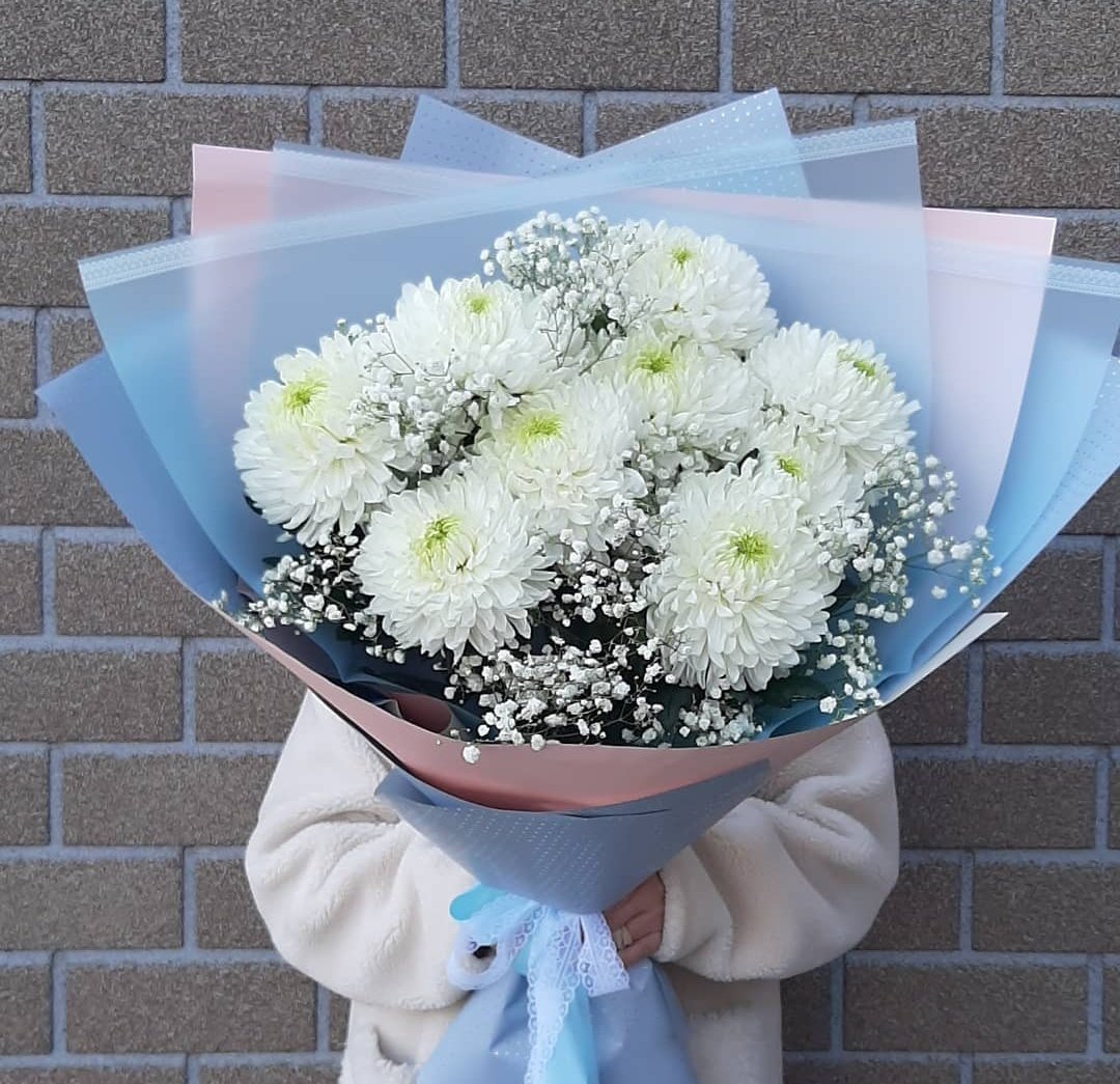 Букет из синих хризантем