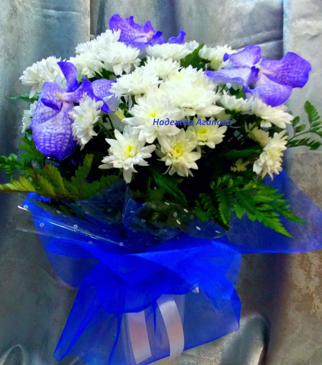 Синие хризантемы букет