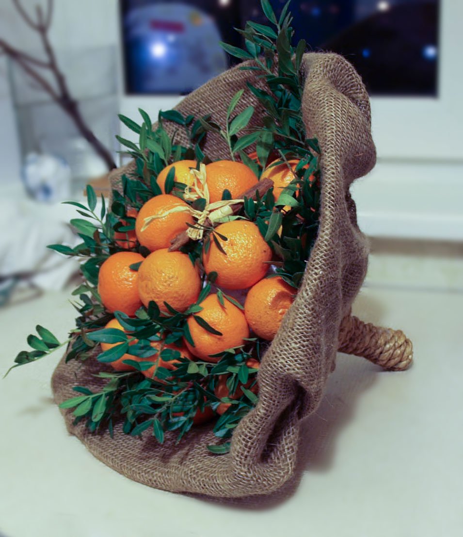 Мандарин 36. Букет из мандаринов. Новогодние букеты из фруктов. Букет из мандаринов своими руками. Подарок из апельсинов.
