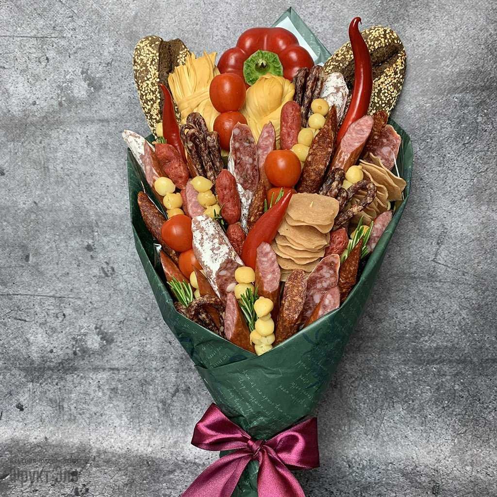 Букет из колбасы и виски для мужчины