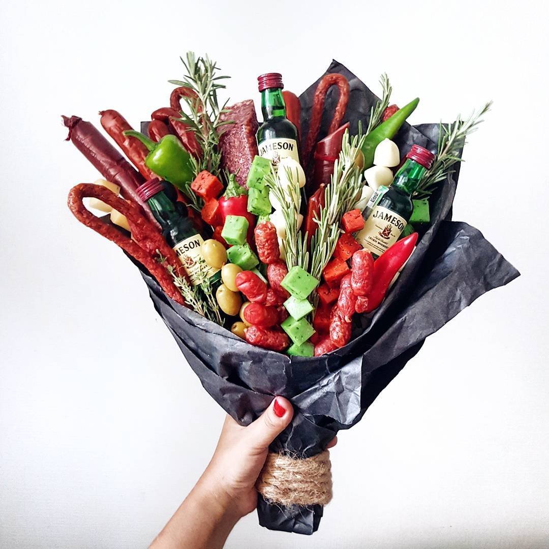 Букет для мужчины из пива и закуски