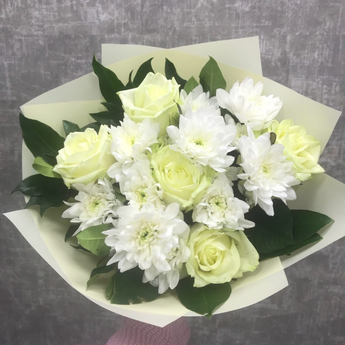 Букет кустовых хризантем и роз