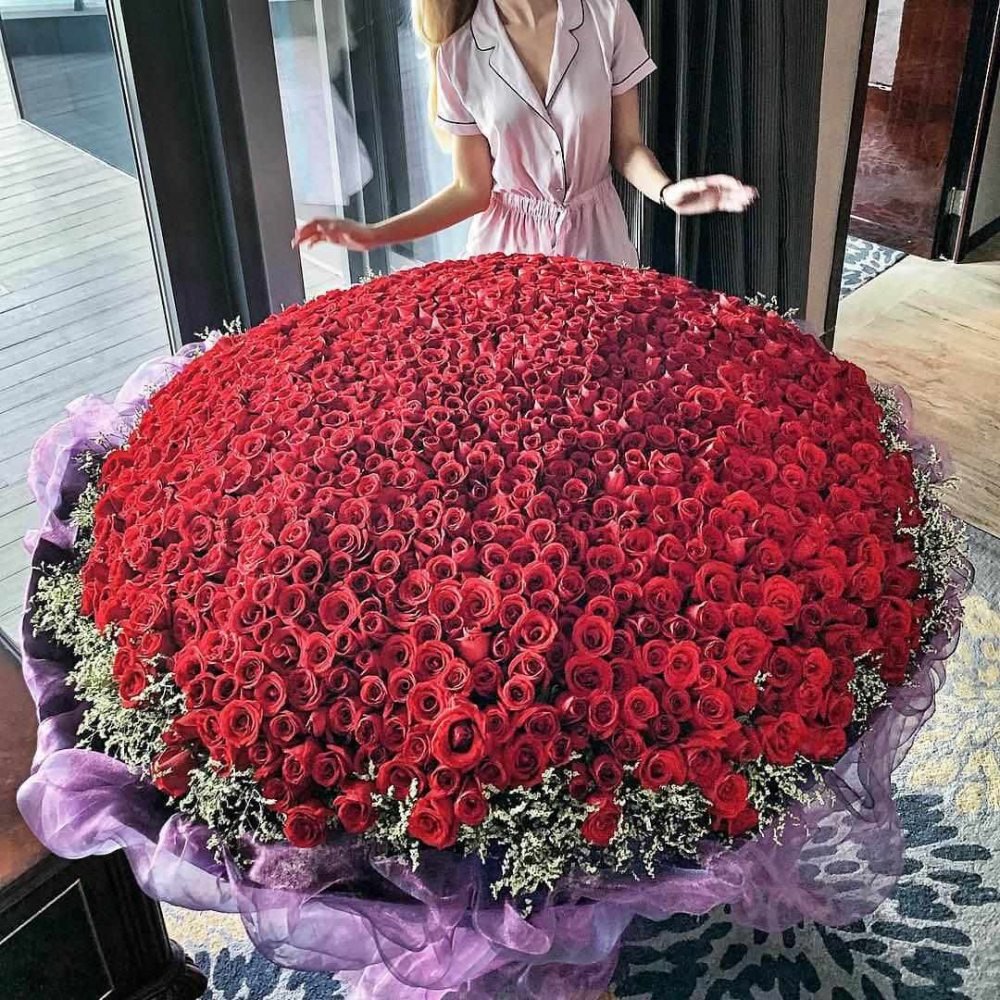 300 Красных роз