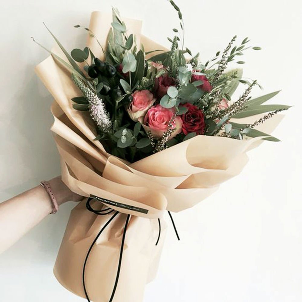 Современная упаковка букетов