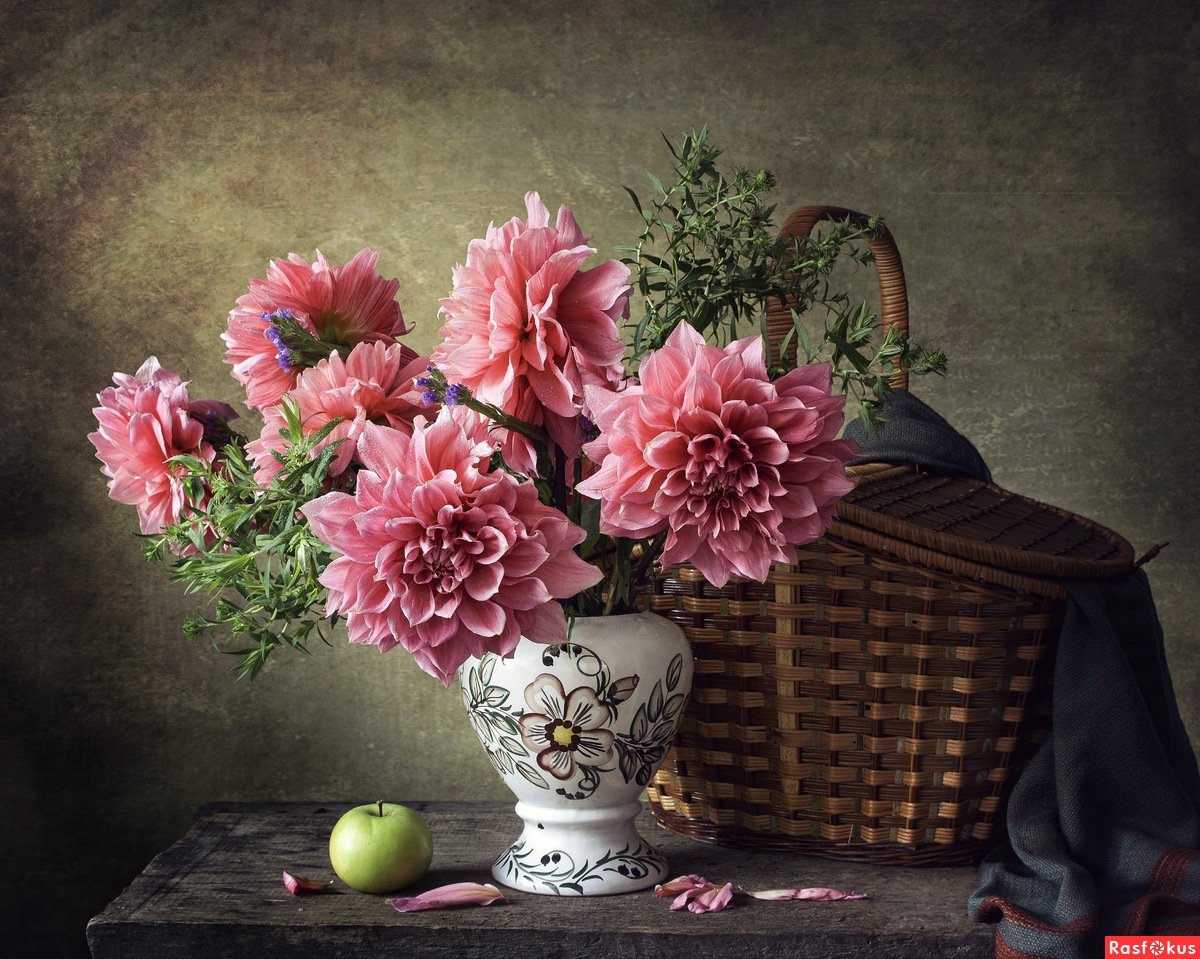 Георгины натюрморт