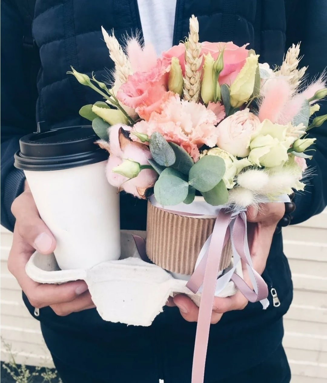 Стаканчик с цветами