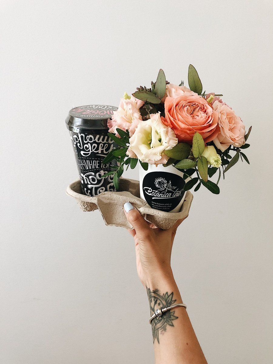 Букет в стаканчике для кофе