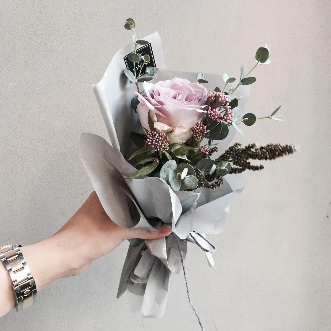 Композиция в стакане из цветов