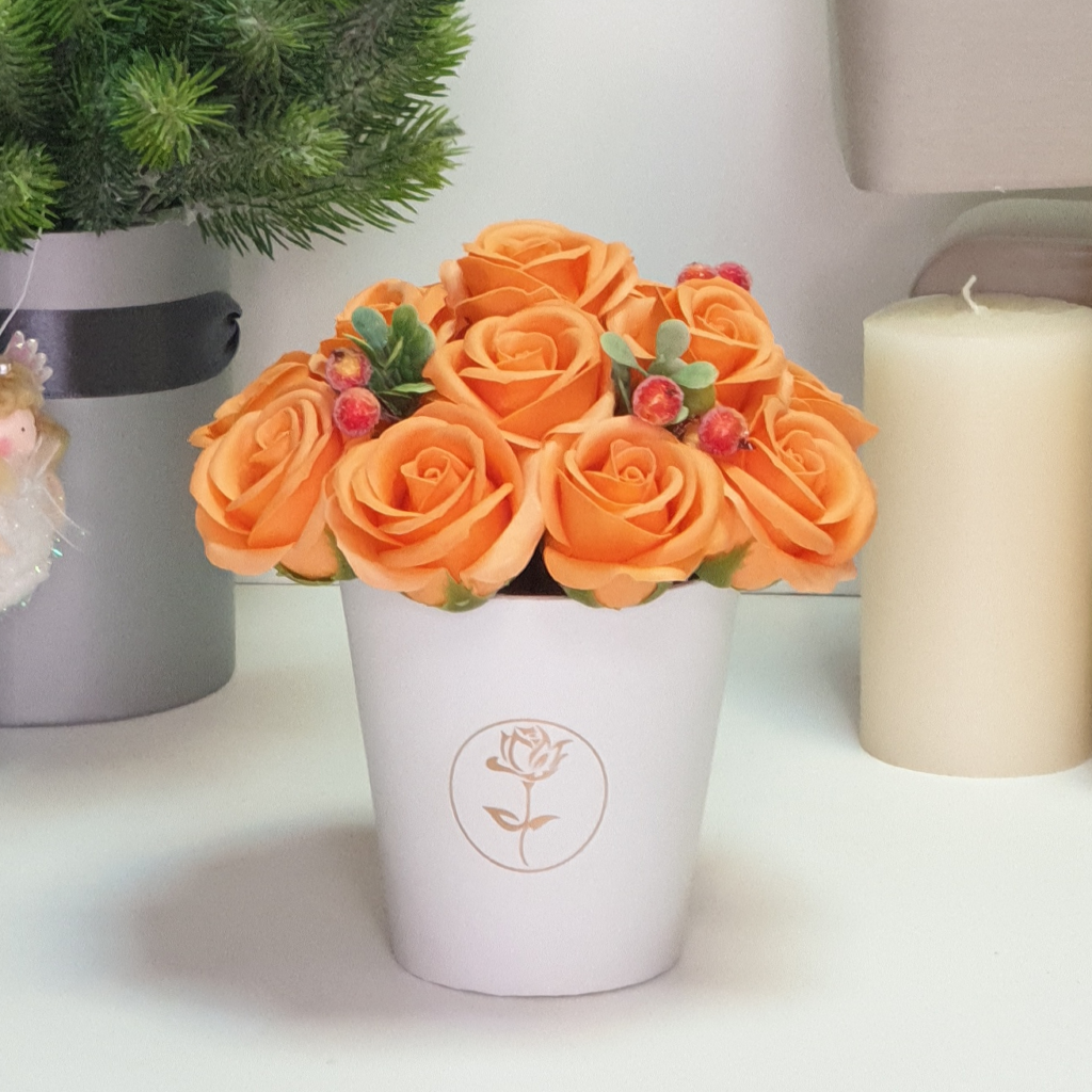 Композиция в стаканчике из цветов