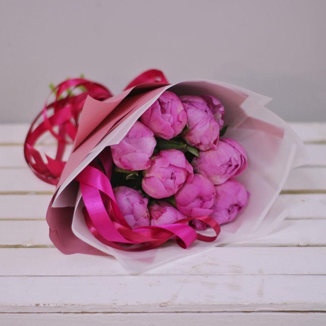 Букет с пионами