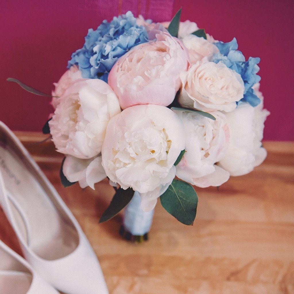 Коричневые пионы