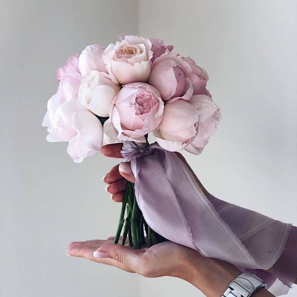 Букет с пионами