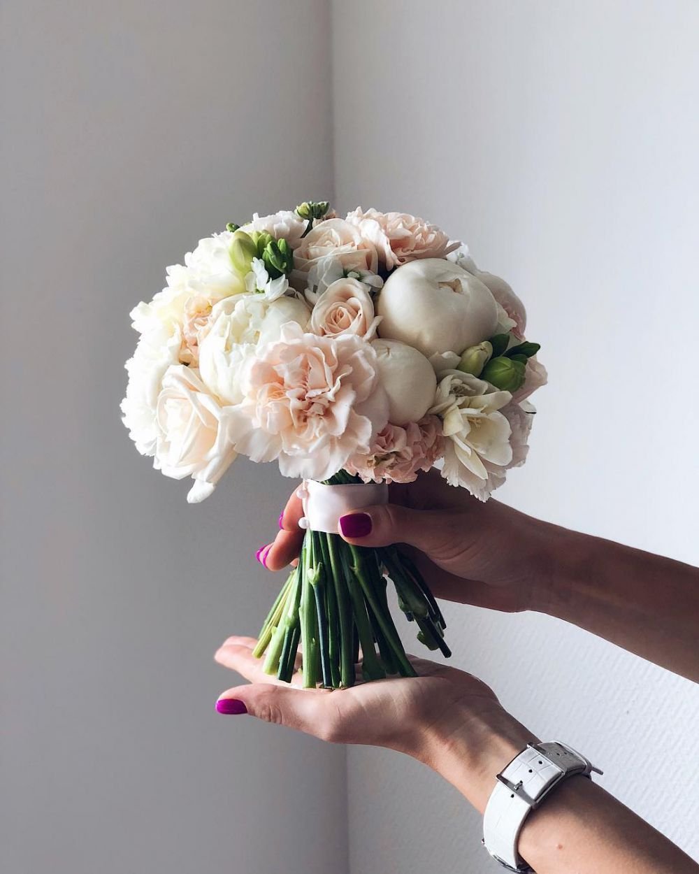 Букет свадебный ранункулюс и пионы