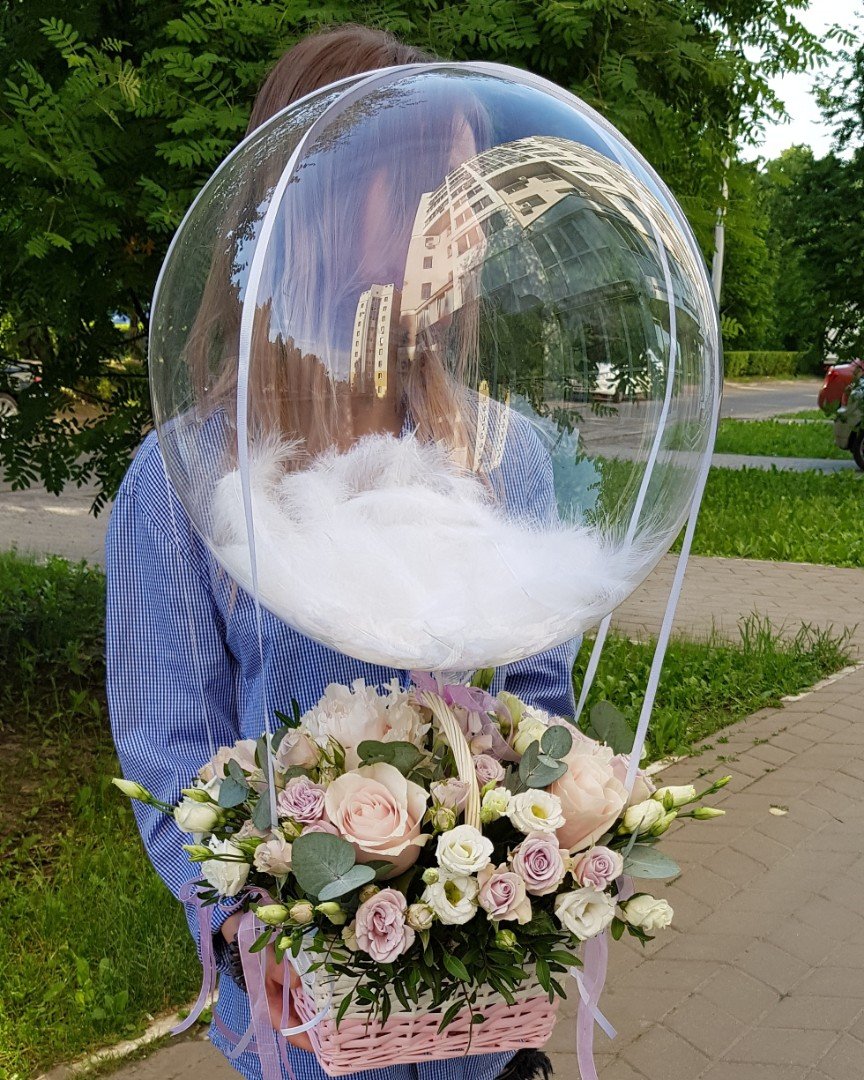 Цветочная композиция с воздушным шаром