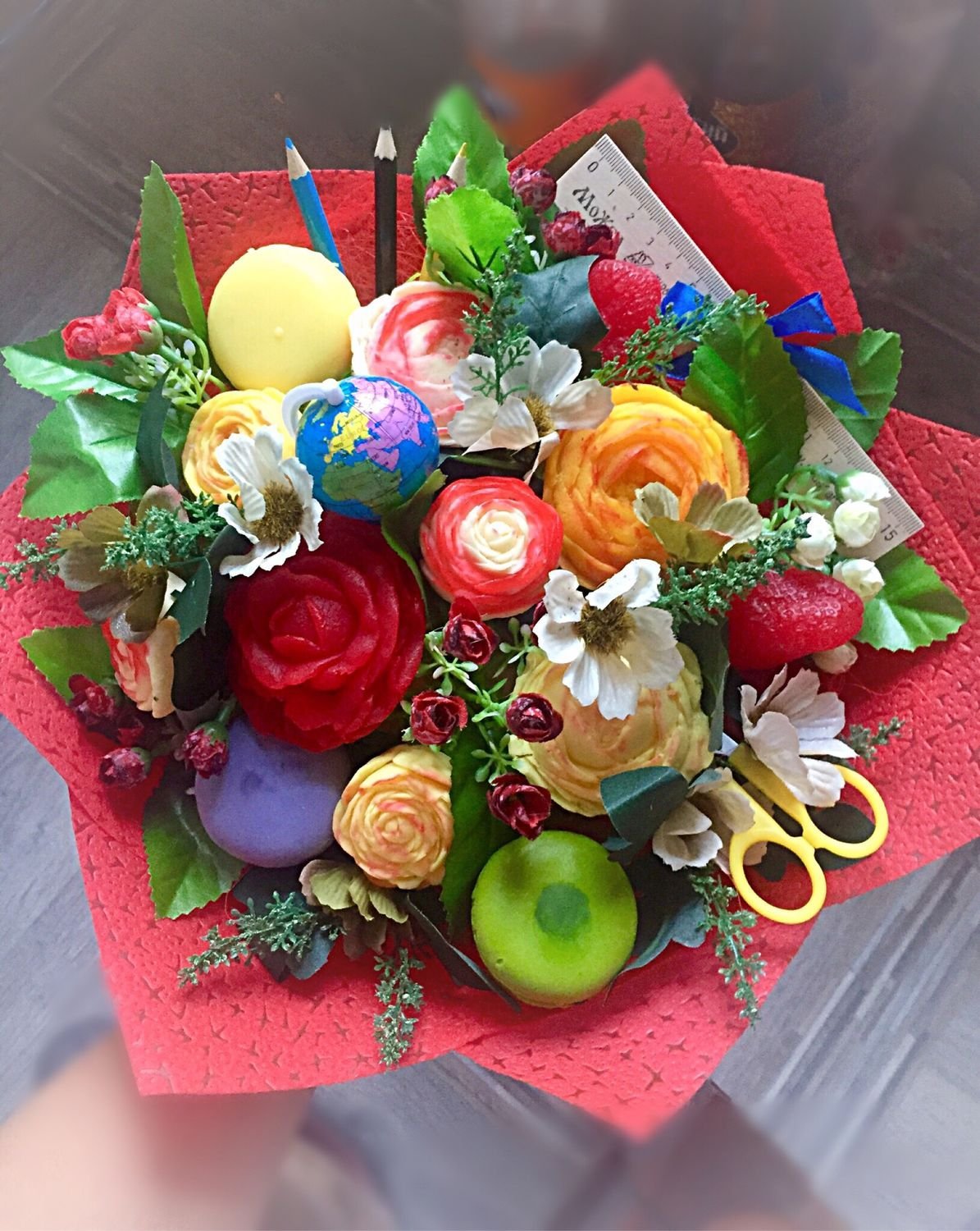 Оригинальный букет на выпускной