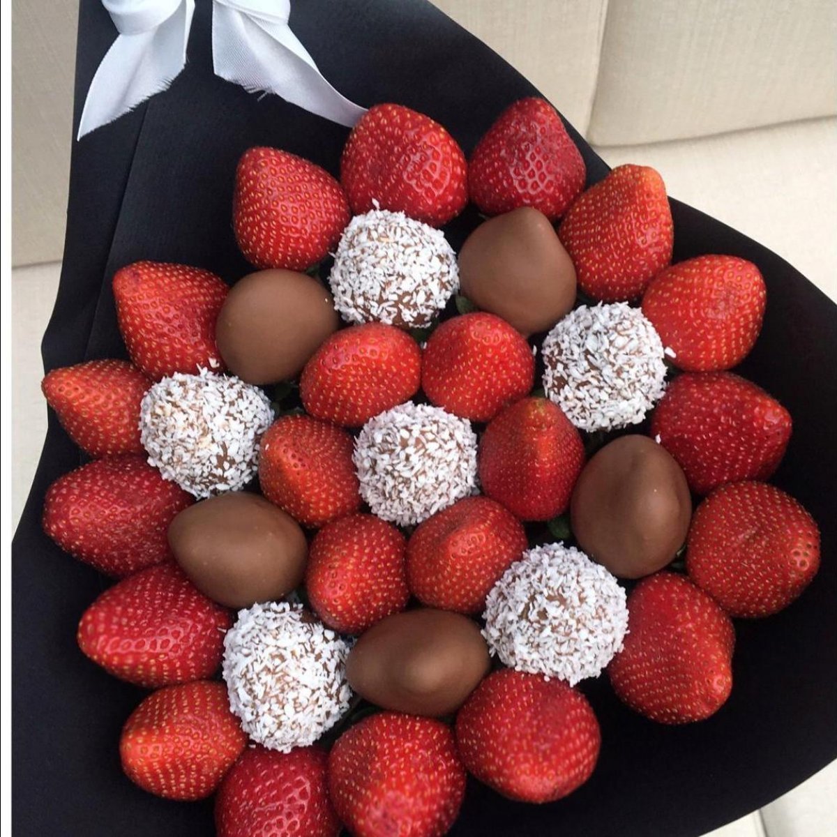Букет из клубники в шоколаде большой