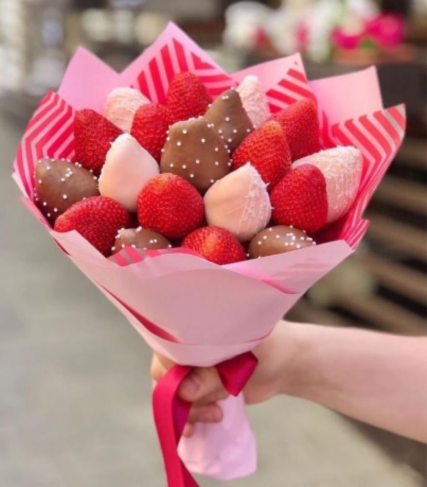 Клубника в шоколаде в коробке