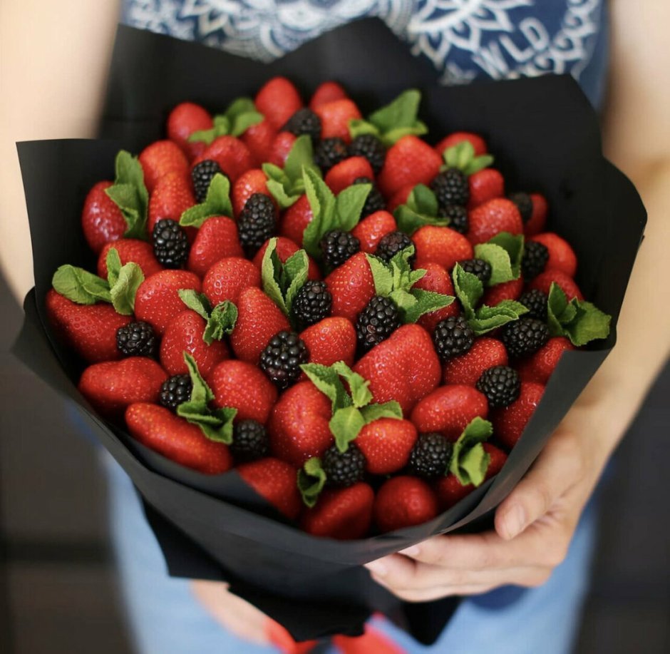 Клубника в шоколаде в коробочке