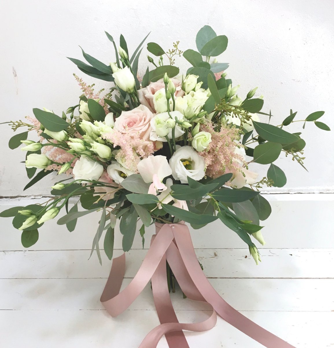 Букет невестыэустомы гипсофила