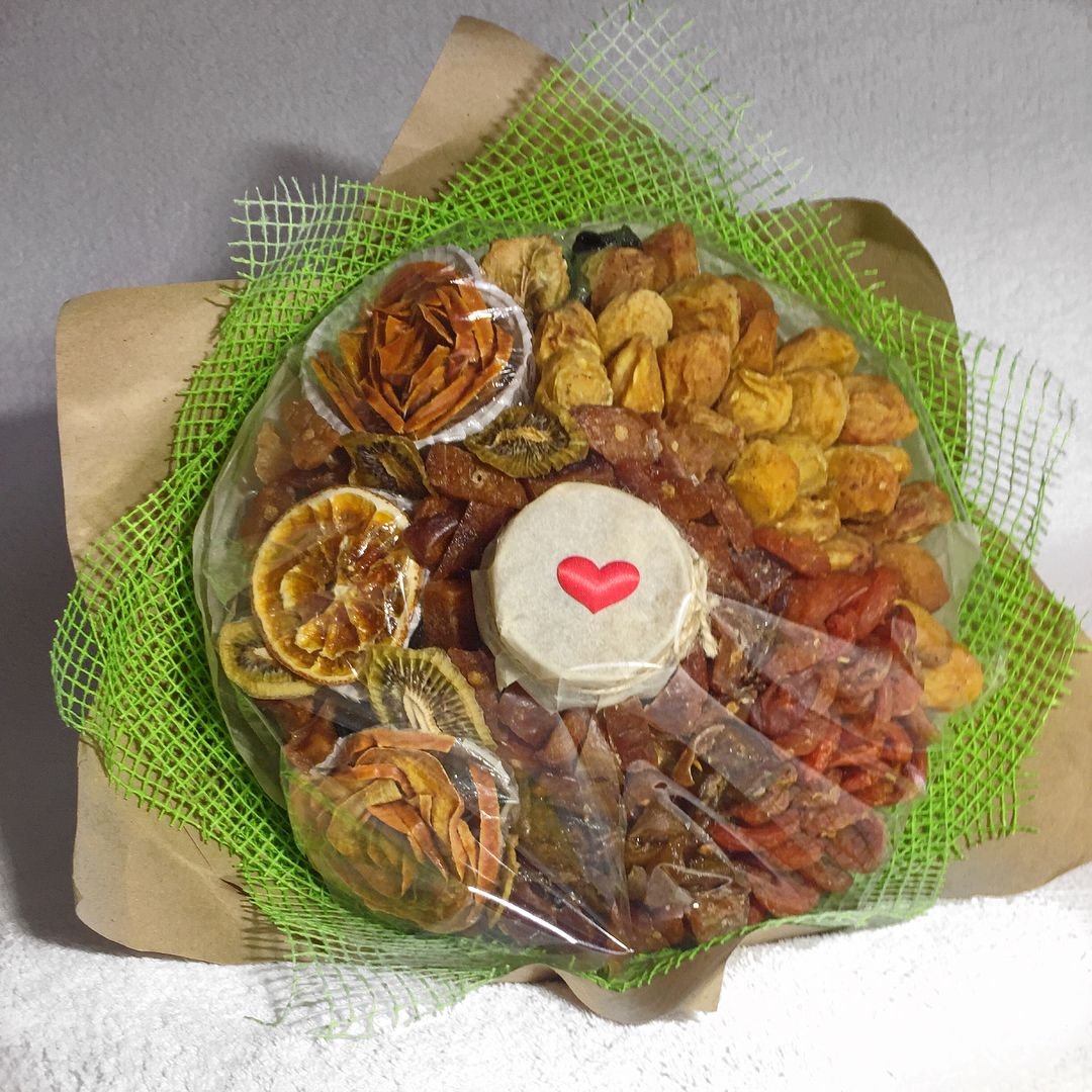 Подарок из мясных чипсов