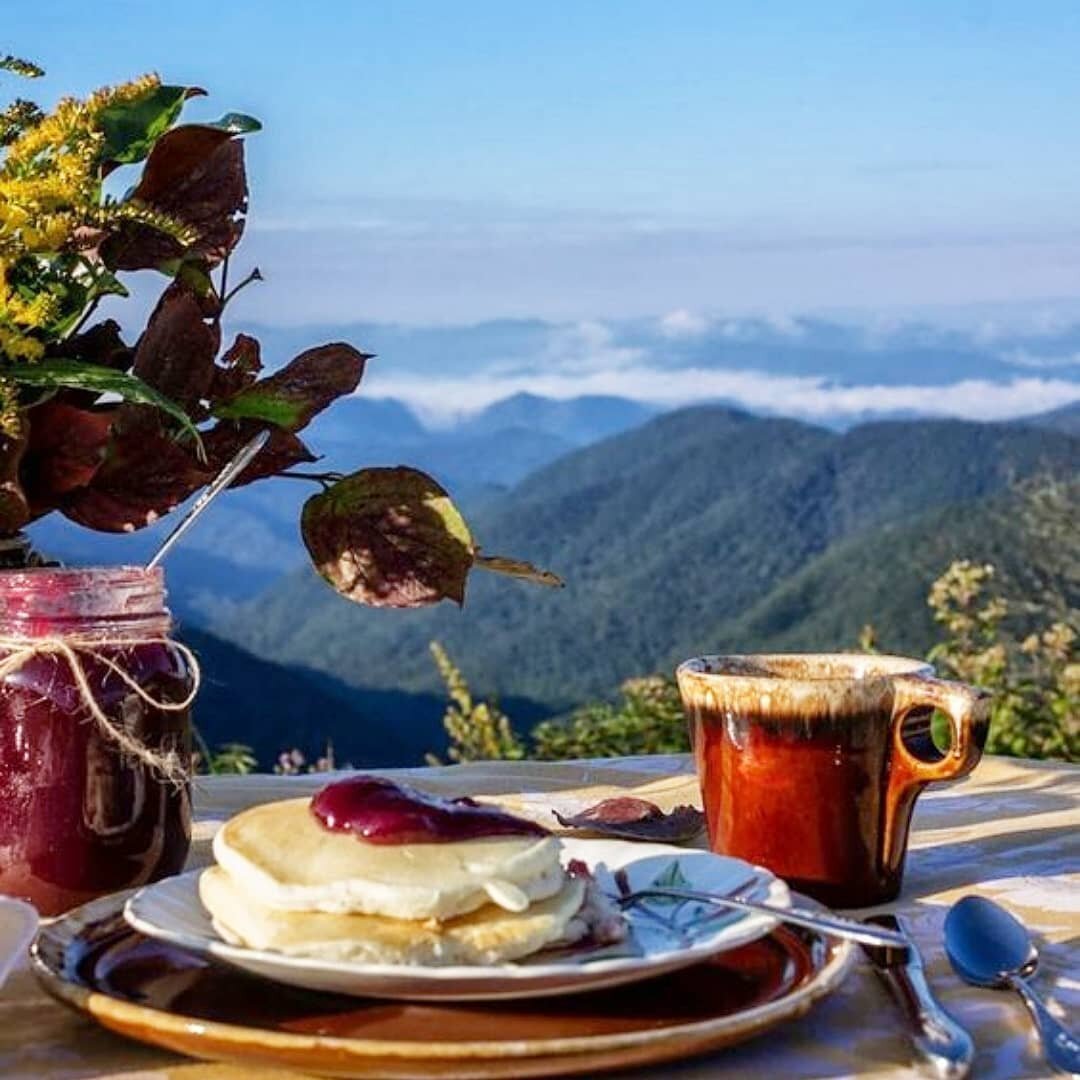 Чашка кофе в горах