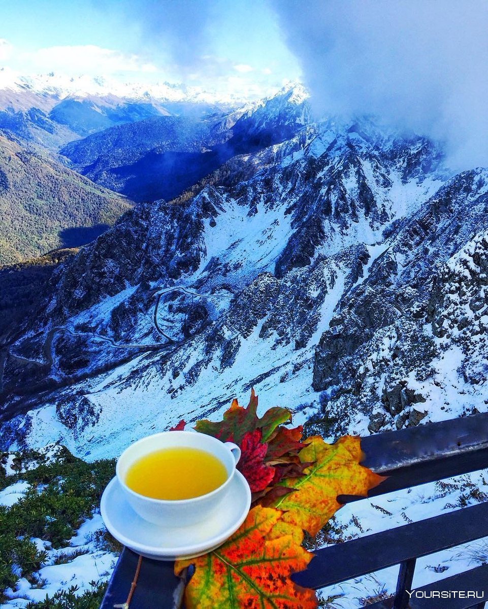 Утро на море с кофе