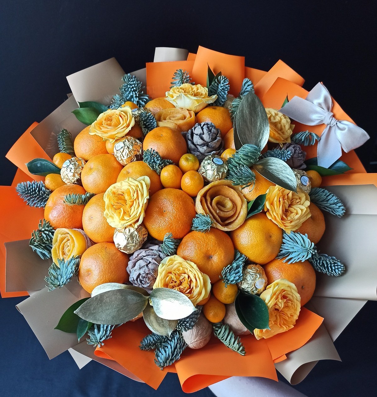 Букет из киндеров и Чупа чупсов для мальчика