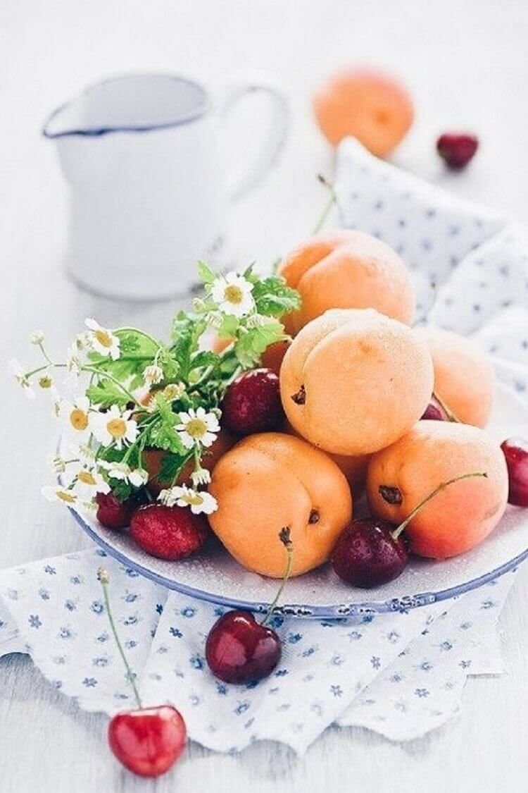 Доброе утро с фруктами и ягодами