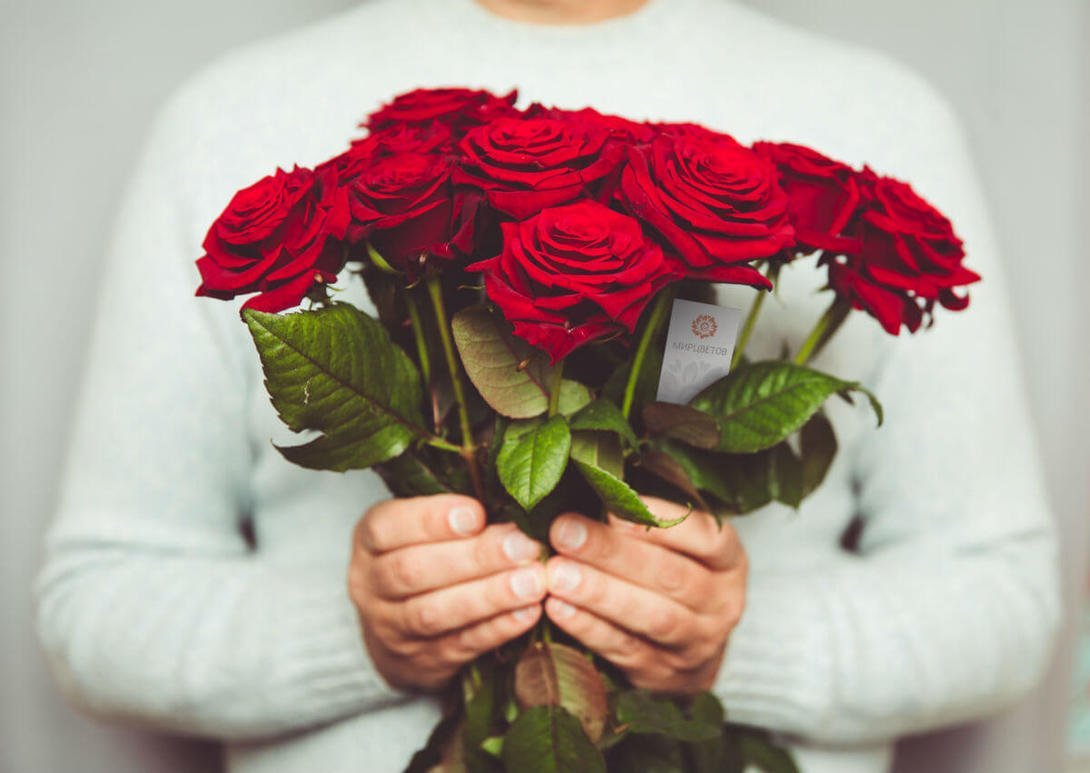 Красивый букет цветов в руках