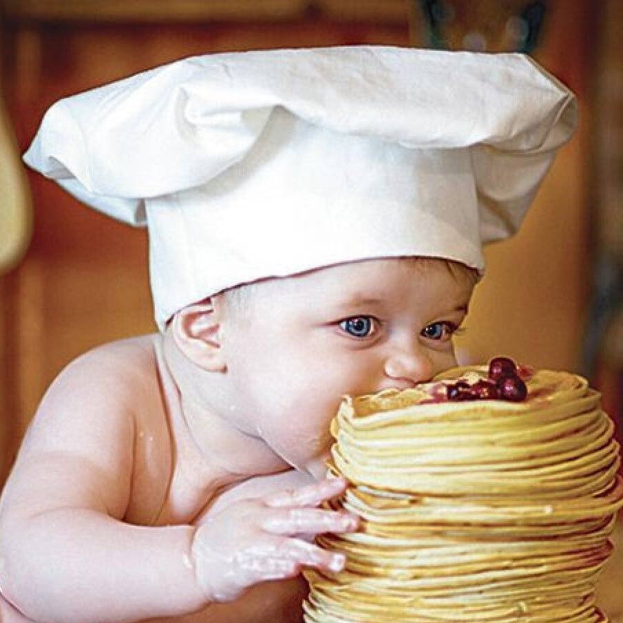 Мальчик с блинами