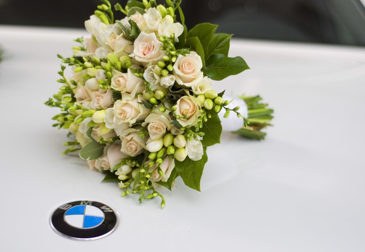 Букет невесты роза эустома фрезия