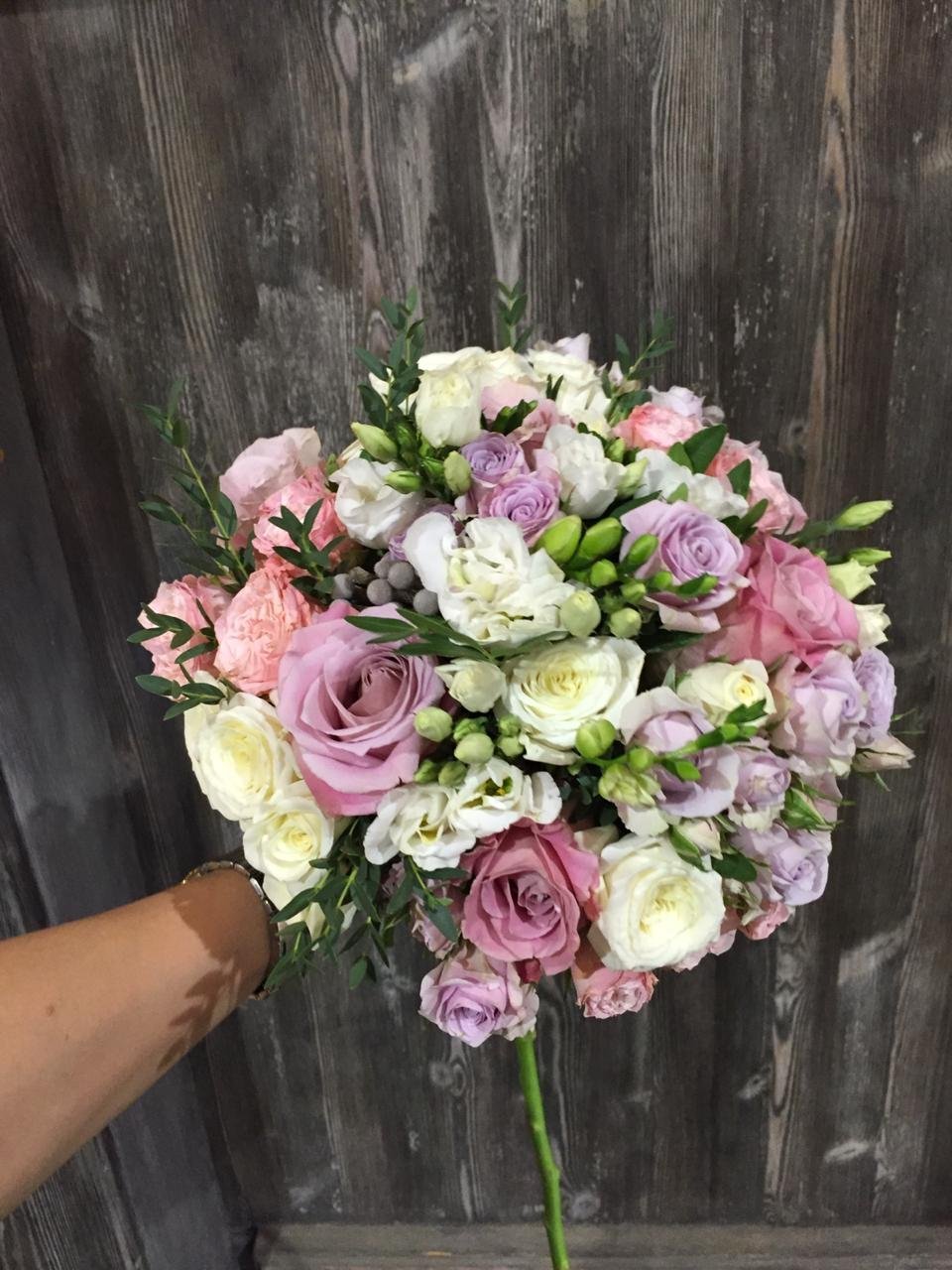Свадебный букет роза Бомбастик эустома