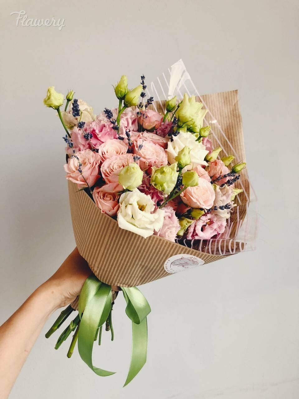 Букет «розы и эустомы»