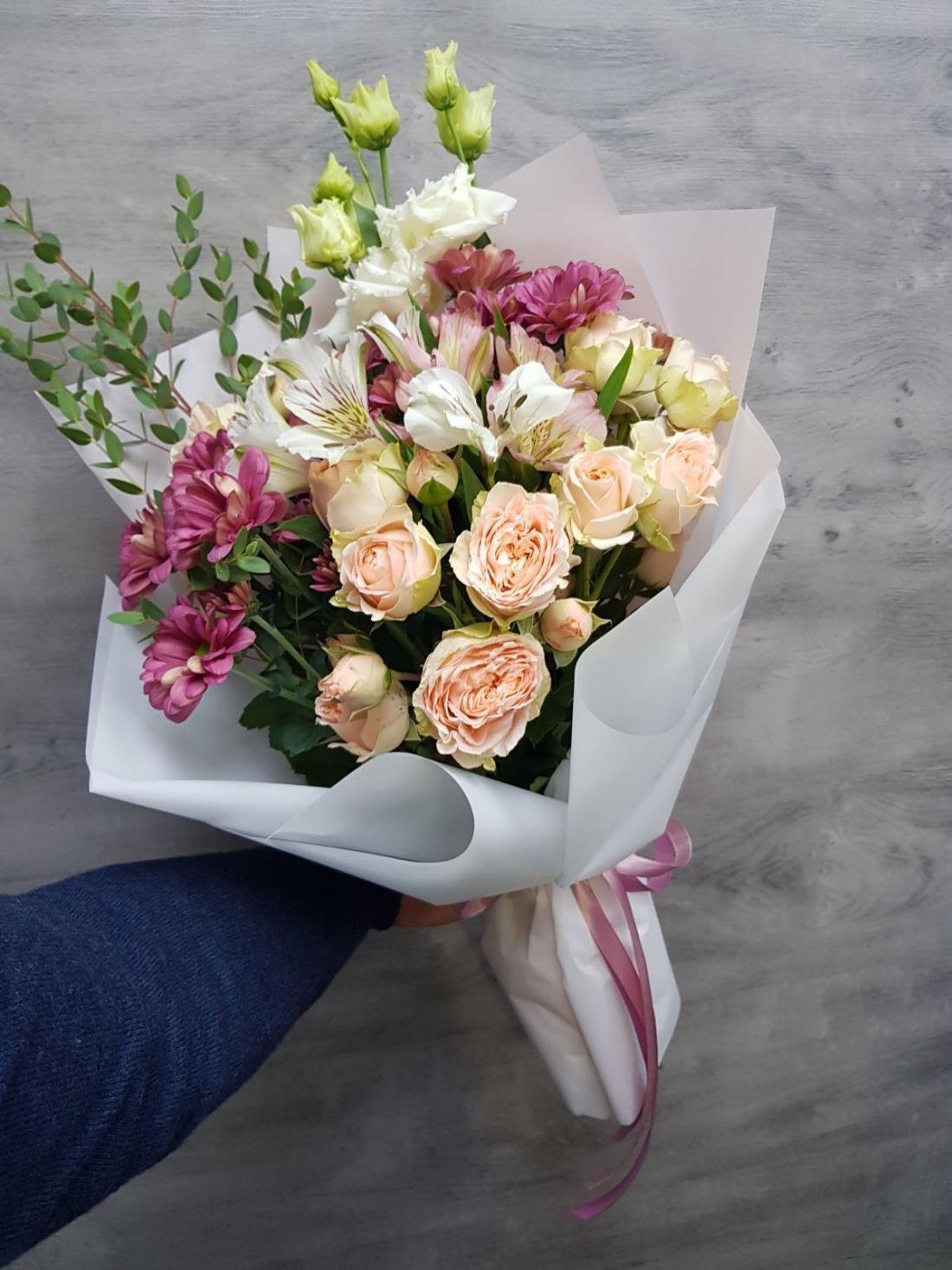 Букет из 25 лизиантусов микс