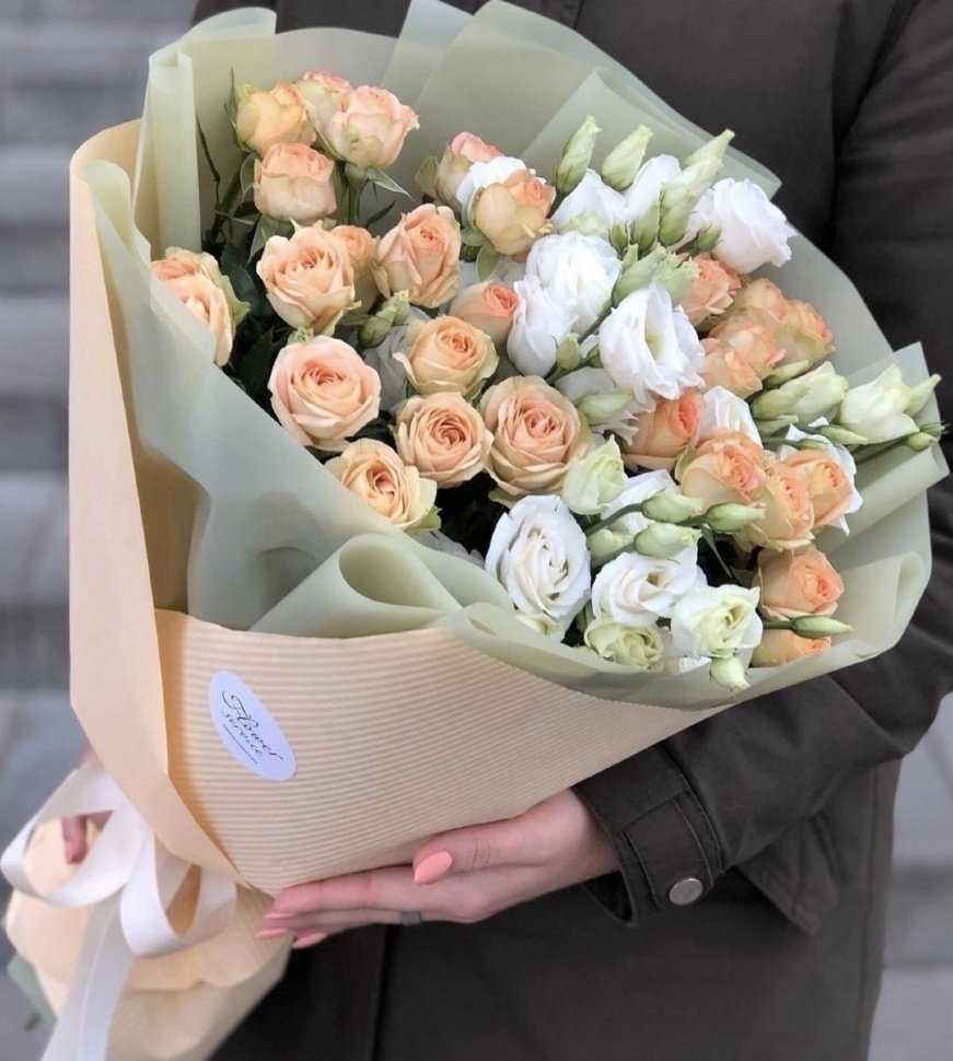 Букет "роза и эустома"