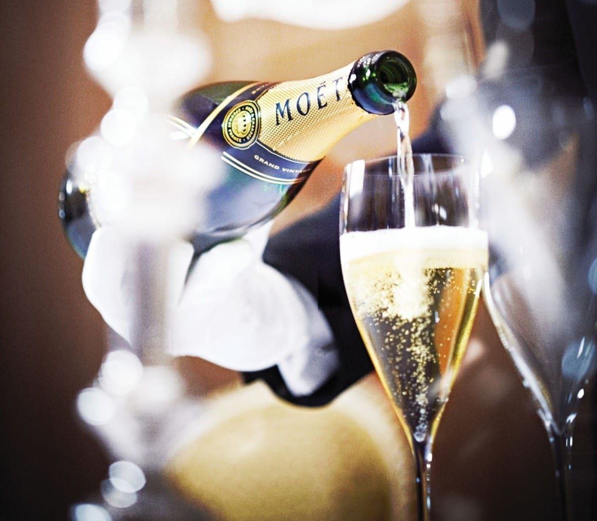 С днём рождения шампанское