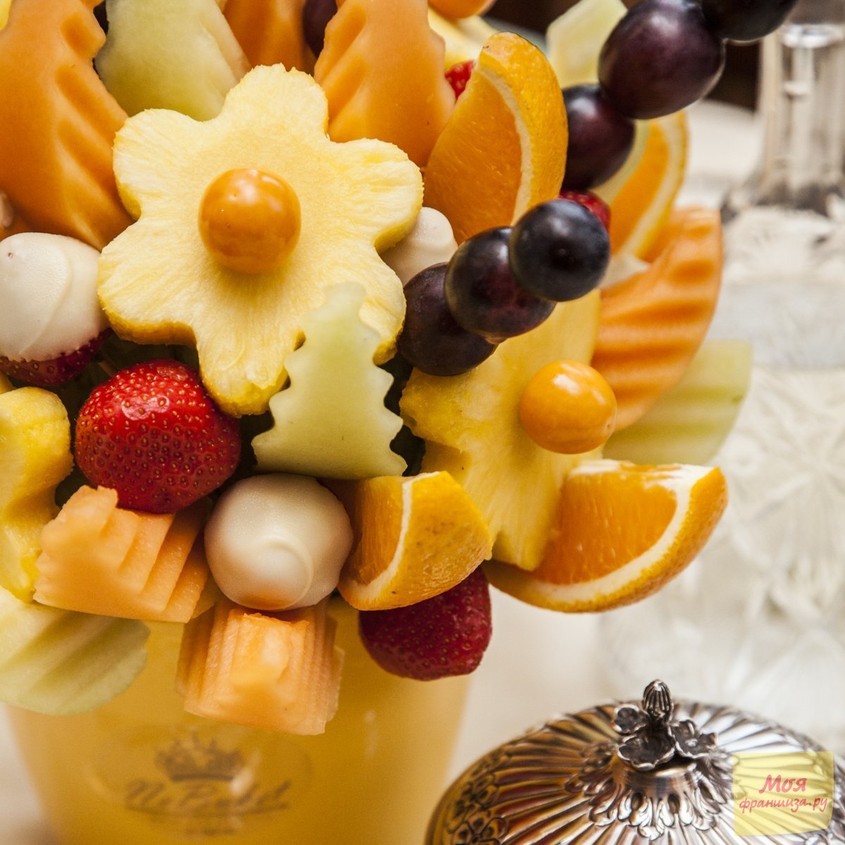 Фруктовый букет из апельсин и зефира