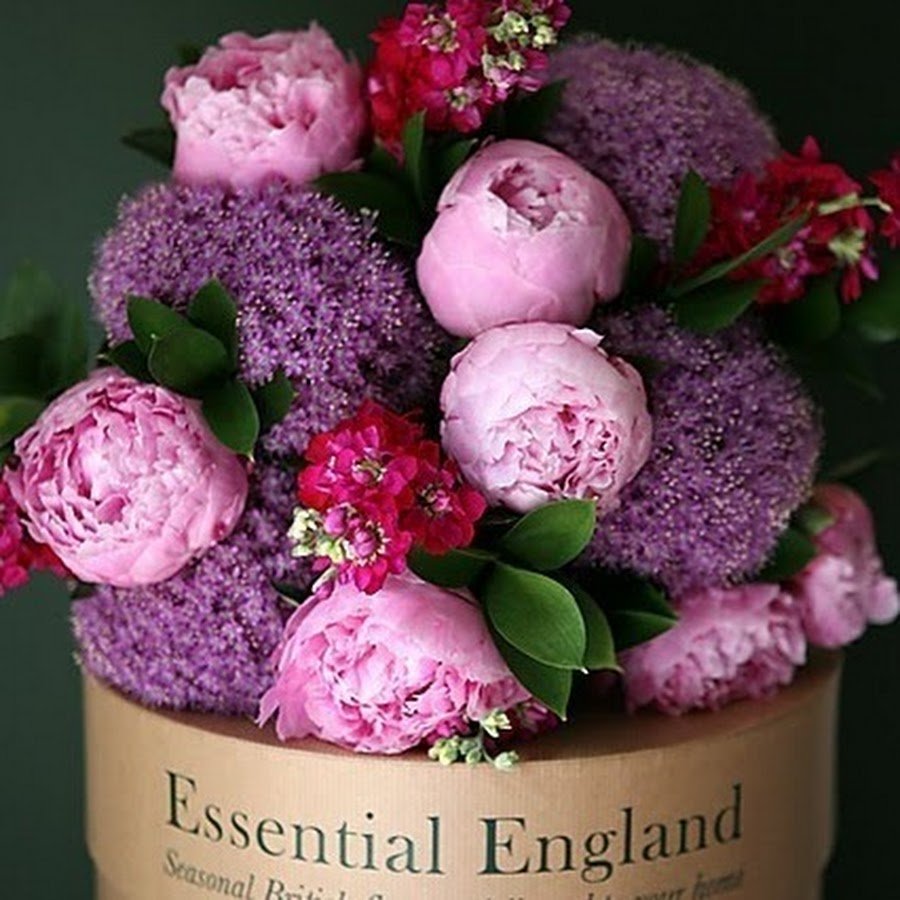 Стильные цветы с днем рождения