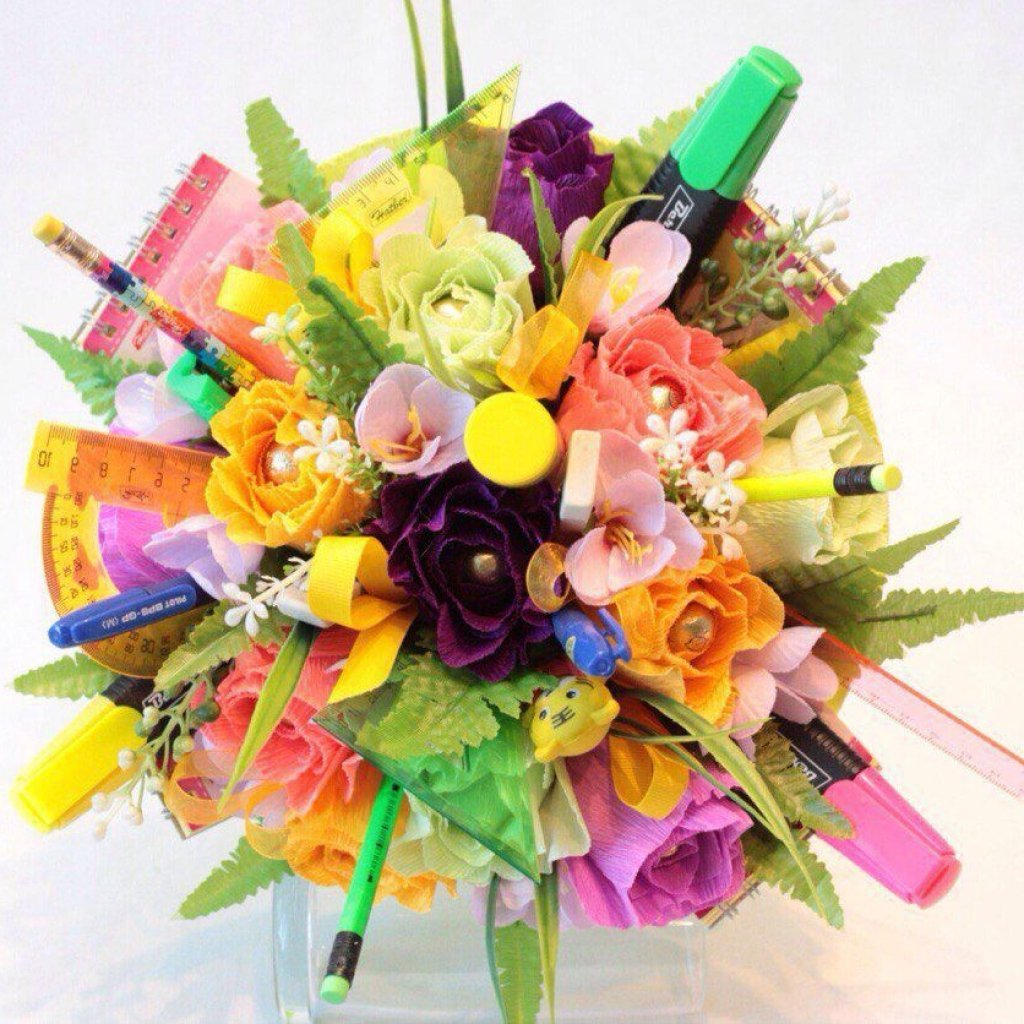 Букет из канцелярских принадлежностей