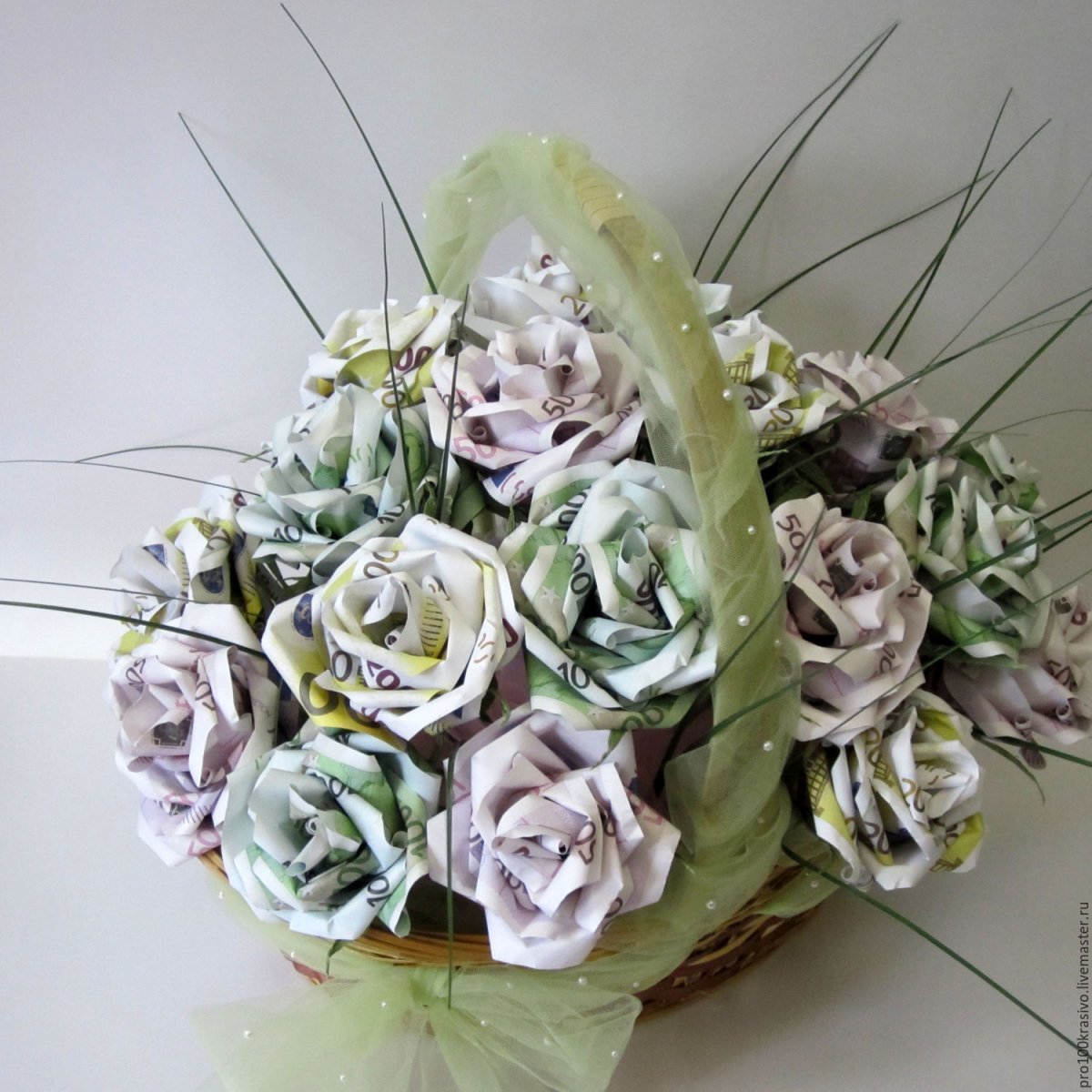 Деньги на шпажках в букеты