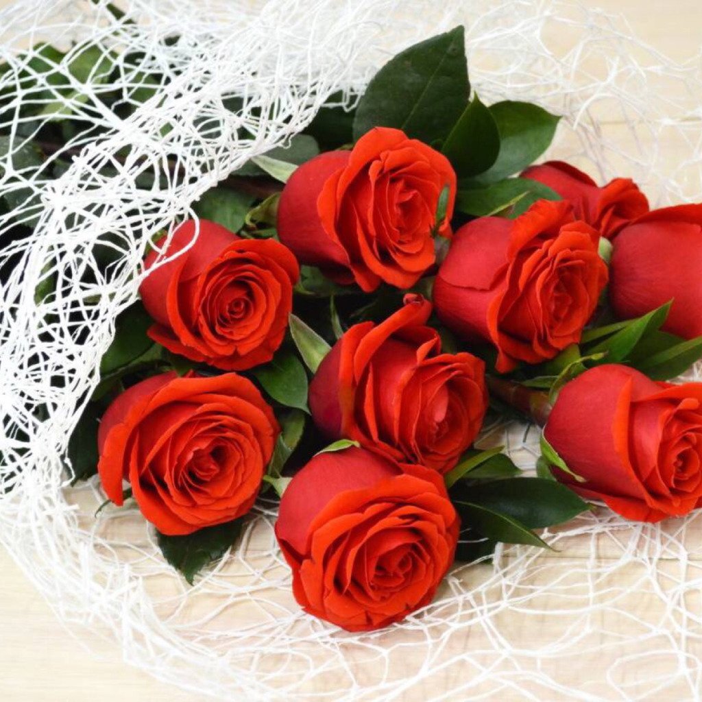 Открытка поздравляем букет. Букет роз. Букет роз с днем рождения. Открытки с днем рождения розы красные. Шикарные розы с днем рождения.