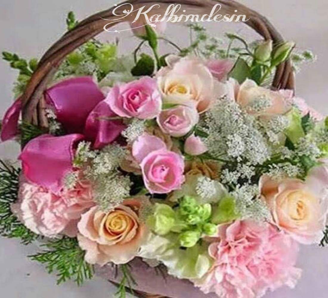 Красивый нежный букет в корзине