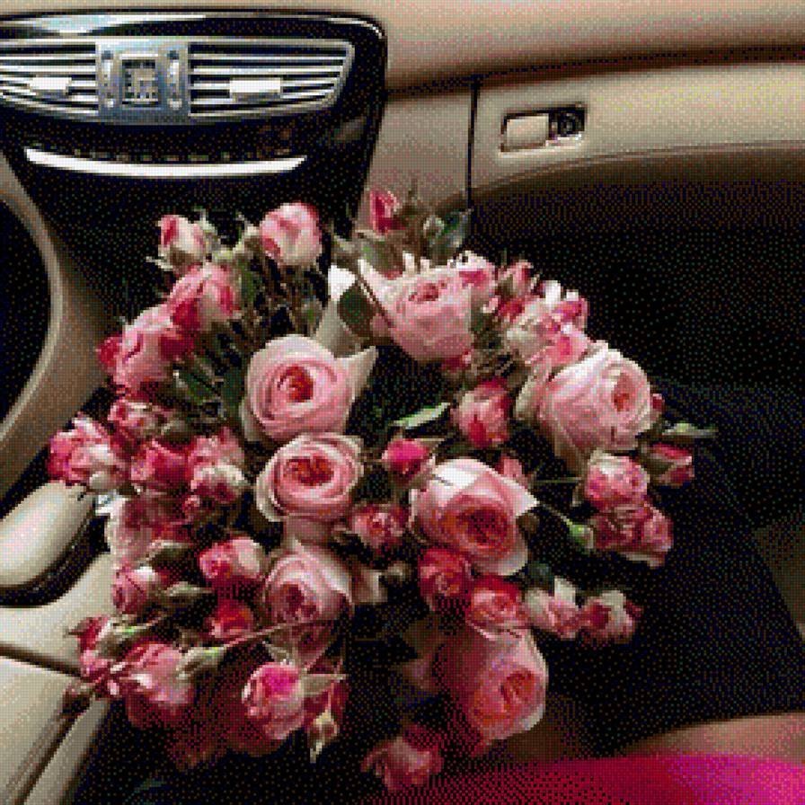 Букет цветов на руле машины