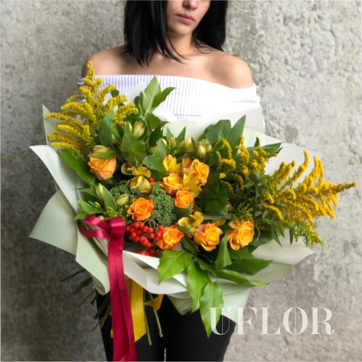 Букет с синим солидаго