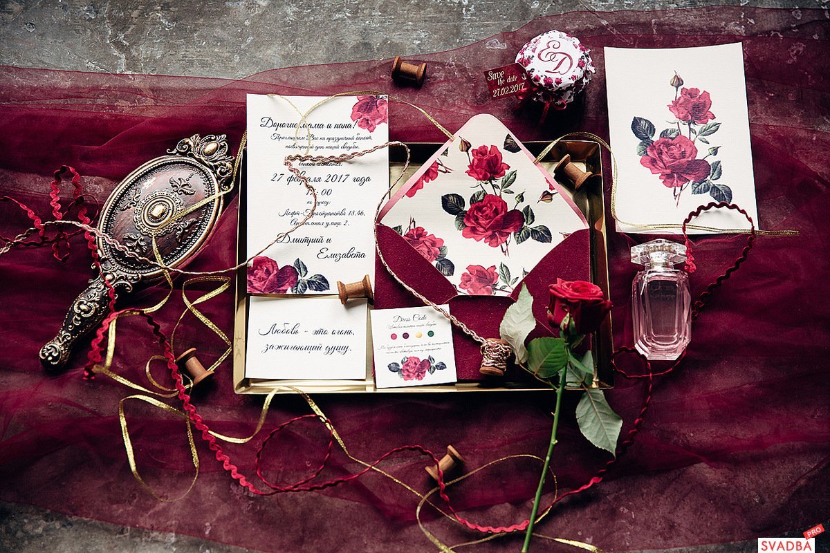 Цветочные рамки для приглашений бордовые