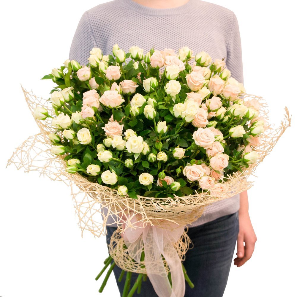 Букет белых кустовых роз