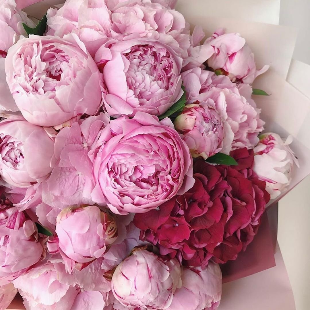 Букет с пионами