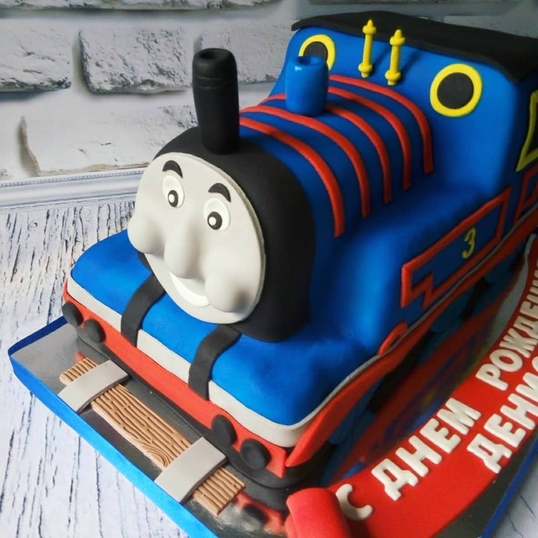 Торт поезд Томас с вагонами