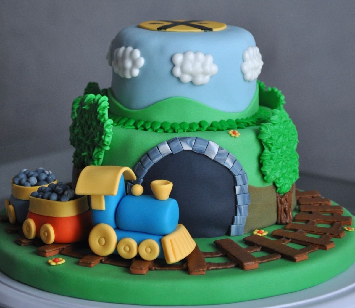 Торт с паровозиком Гордоном