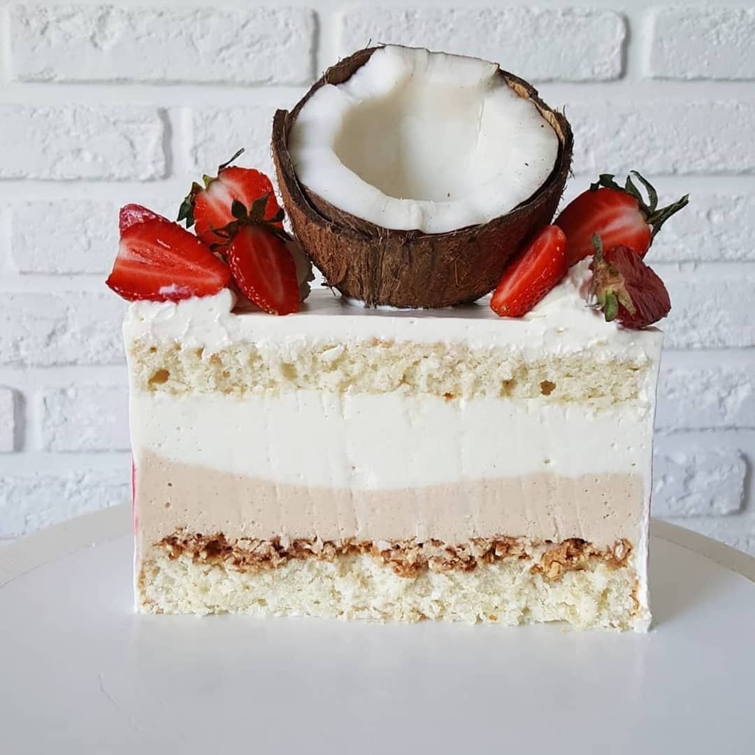 Торт Кокос мята клубника